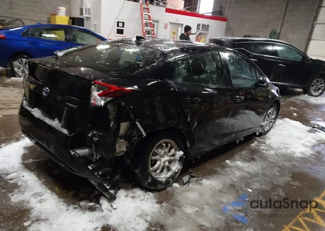 2016 Toyota Prius Four z USA, uszkodzony, nr VIN JTDKARFU4G3010253